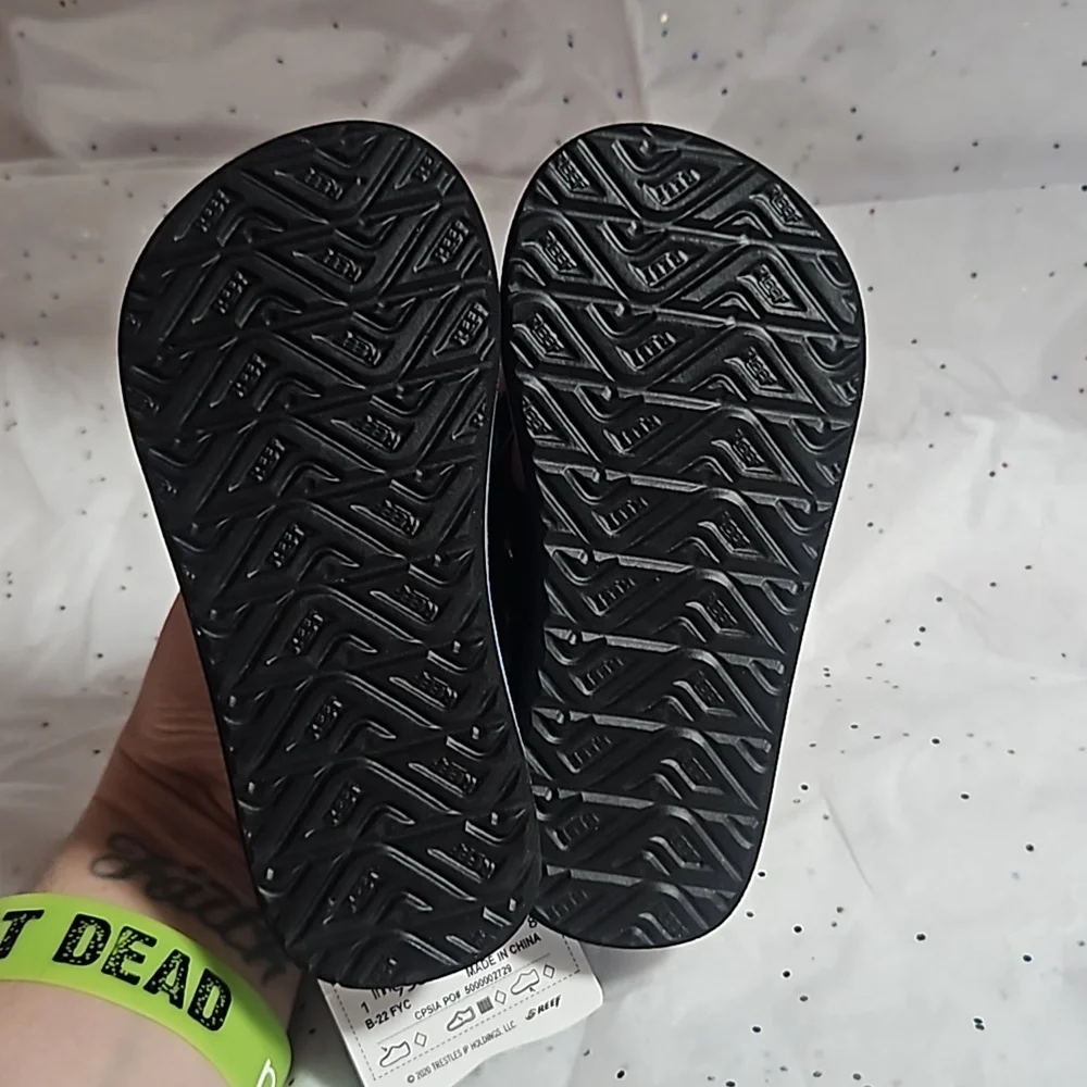Reef lightning sandals